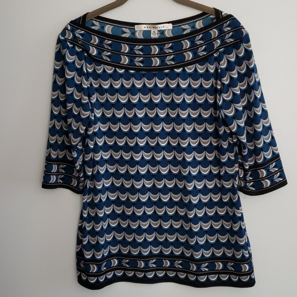 MAX STUDIO Top Blue Geometric Print